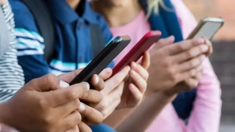 Францияда 15 ёшдан кичик болаларга ижтимоий тармоқлар тақиқланди