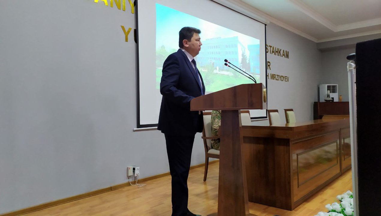 Farg‘ona “Temurbeklar maktabi” harbiy-akademik litseyida “Inson huquqlari xaftaligi” doirasida shaxsiy tarkibning huquqiy savodxonligini oshirish, korrupsiya holatlarining oldini olish va uning salbiy oqibatlarini tushuntirish maqsadida Farg‘ona viloyat ma’muriy sudi raisi  Doniyorxo‘ja Maxamatov ishtirokida «Inson huquqlari - oliy qadriyat» mavzusida muloqot tashkil etildi.