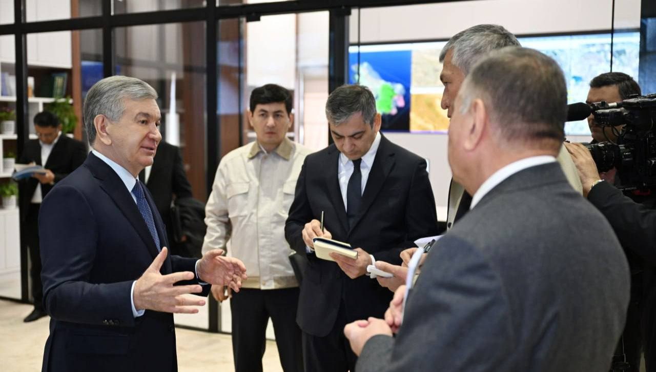 Prezidentimiz Olmaliq kon-metallurgiya kombinatining Raqamlashtirilgan boshqaruv markazida boʻldi