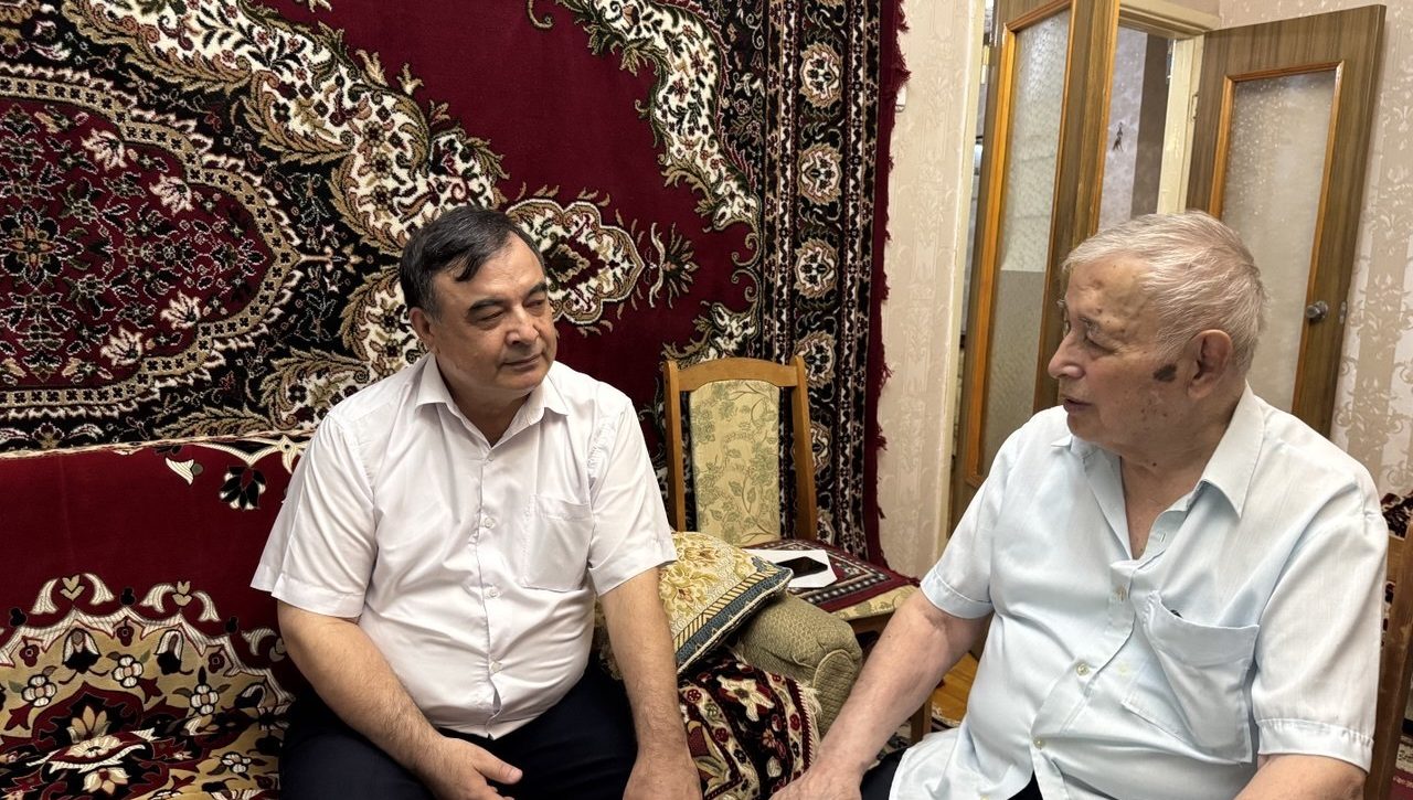Faxriy jurnalist xonadonida uchrashuv
