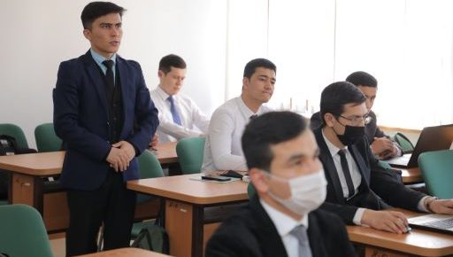 TDYUU “Davlat va huquq nazariyasi” kafedrasi o'qituvchisi Azizjon Xo'janazarov tashabbusi bilan “Xalqaro huquq va qiyosiy huquqshunoslik” fakul`teti talabalari uchun mahorat darsi tashkil  etildi.