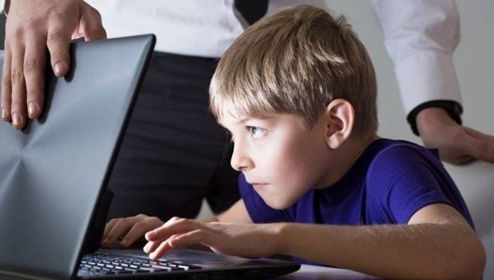 Turkiyada bolalar internetdan foydalanishiga doir cheklov o‘rnatildi