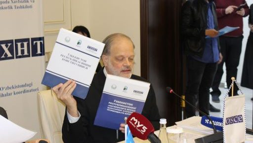 Milliy markazda taqdimot: Brayl alifbosida chop etilgan yangi nashrlar