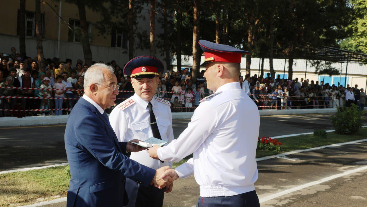 AKMAL SAIDOV  FAVQULODDA VAZIYATLAR VAZIRLIGI AKADEMIYASI BITIRUVCHILARINING TANTANALI TADBIRIDA QATNASHDI