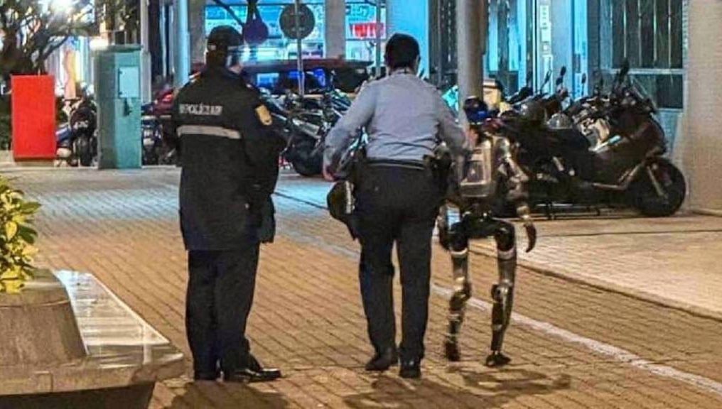Xitoyda robot yo‘lovchiga tegajog‘lik qilgani uchun hibsga olindi