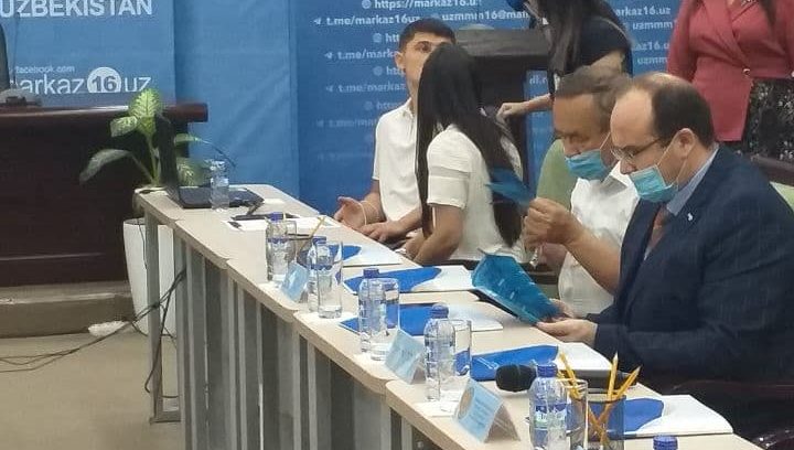 Markaz tomonidan Jurnalistika va ommaviy kommunikatsiyalar universitetiga 250 ta kitob taqdim etildi