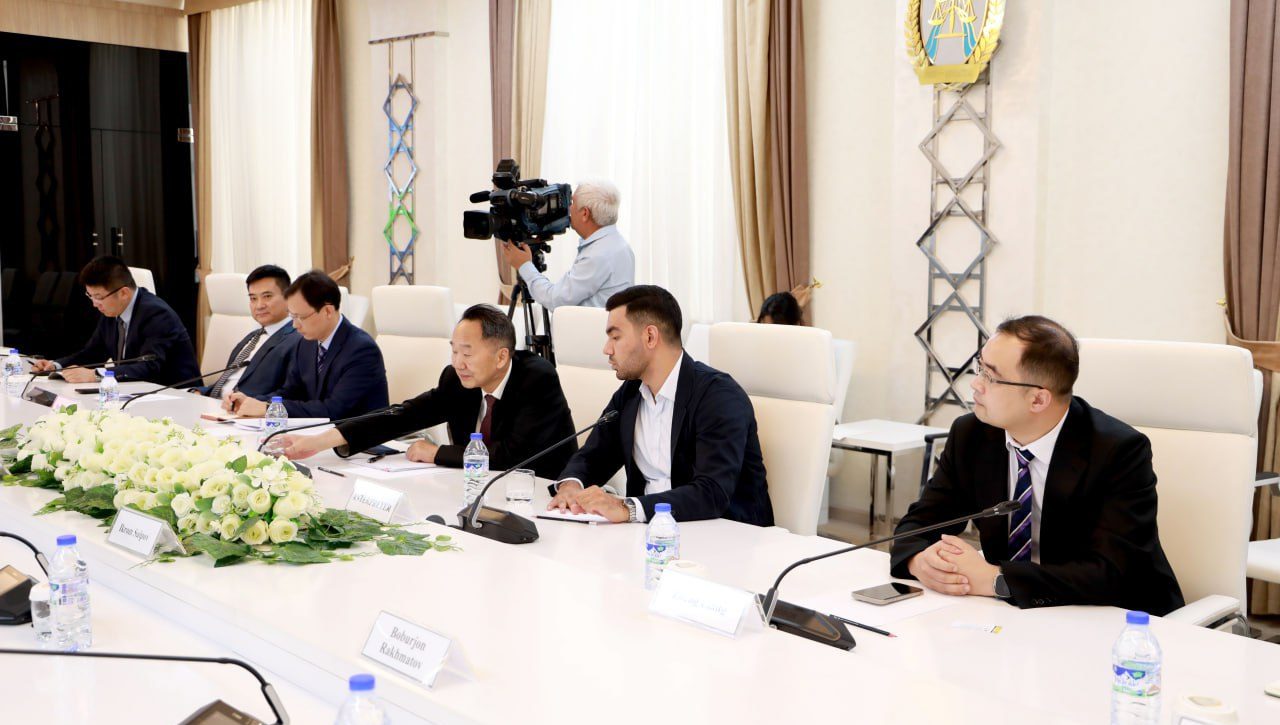 Xitoy Xalq siyosiy maslahat kengashi Milliy qo‘mitasi a’zosi, Inson huquqlarini o‘rganish bo‘yicha Xitoy jamiyati raisining o‘rinbosari janob Tszyan Tszyango boshchiligidagi delegatsiya Adliya vazirligiga tashrif buyurdi