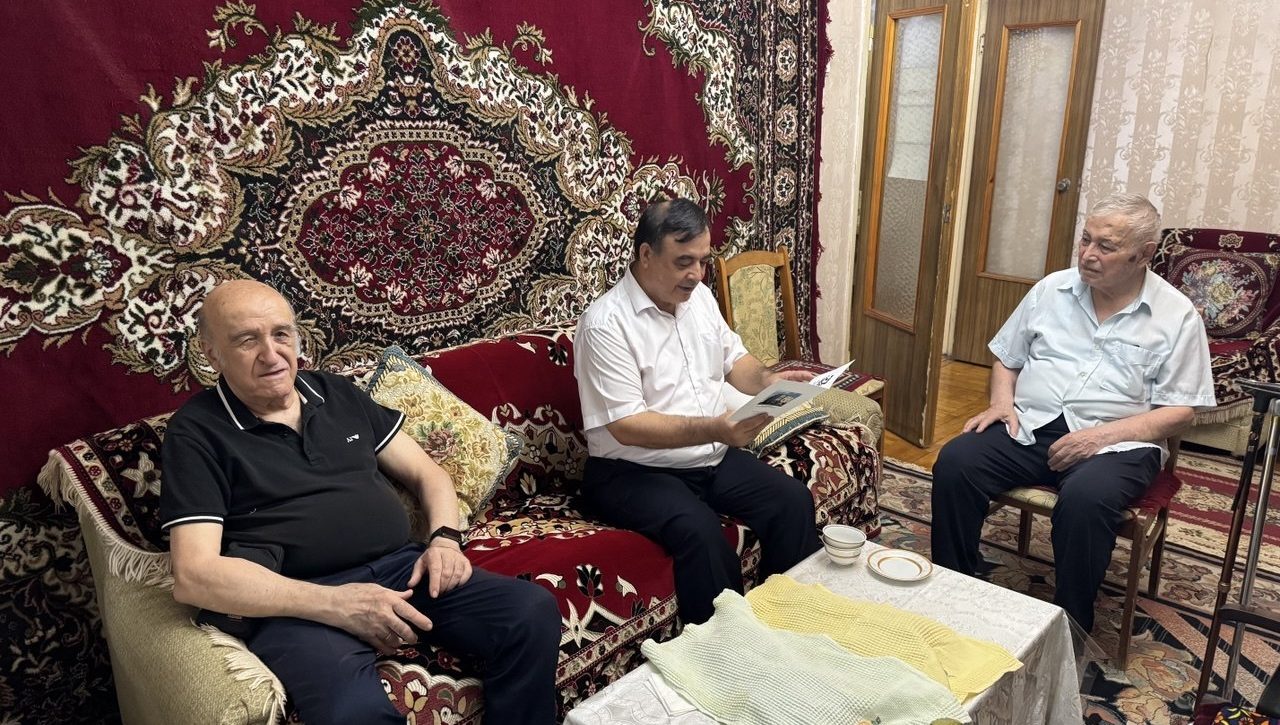 Faxriy jurnalist xonadonida uchrashuv