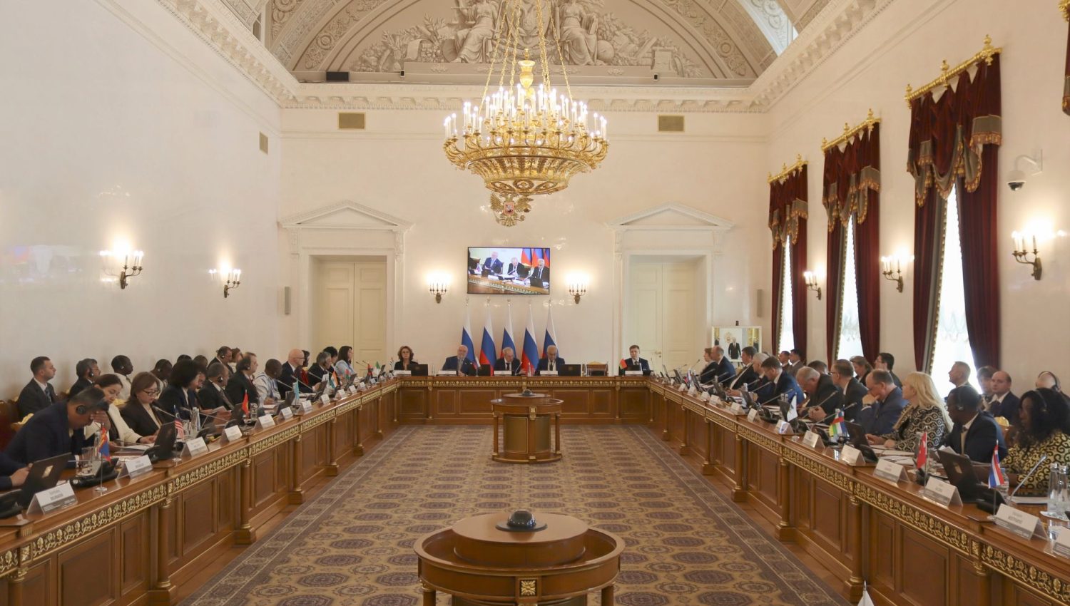 O‘zbekiston vakili Sankt-Peterburgdagi yuridik forumda ishtirok etdi