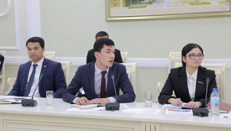 Yoshlarning huquqlari va manfaatlarini himoya qilish masalalari ko'rib chiqildi