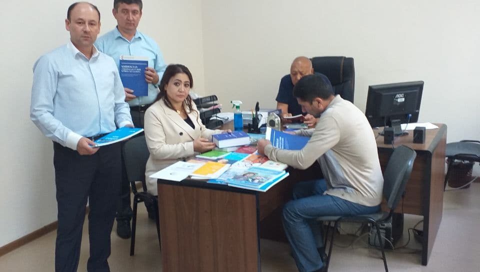  Markaz tomonidan Davlat va huquq institutiga huquqiy adabiyotlar taqdim etildi