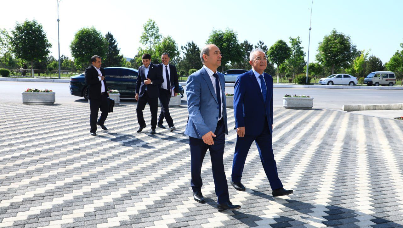 Akademik Akmal Saidov farg‘onalik talaba yoshlar bilan uchrashdi