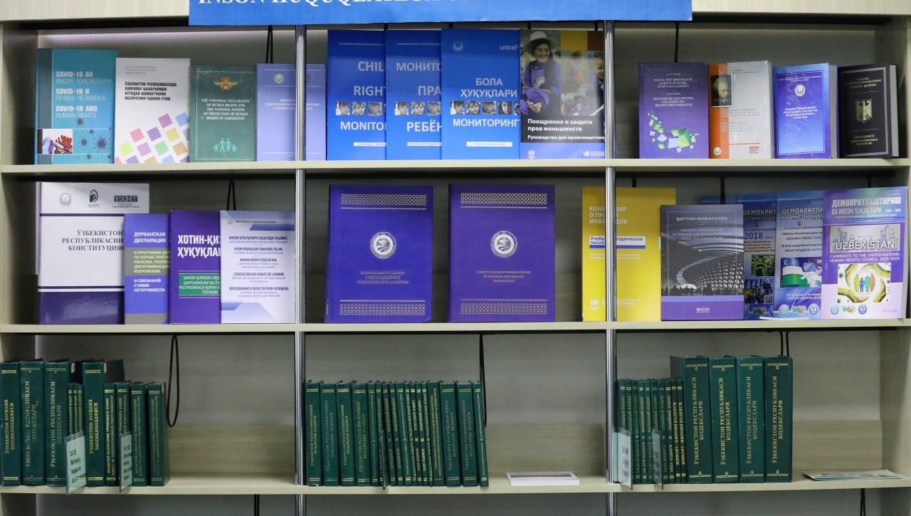 Inson huquqlariga oid adabiyotlar  yurtimiz kutubxonalariga taqdim etilmoqda