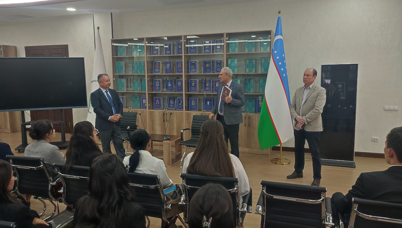 Konstitutsiya va inson huquqlari mavzusida mahorat darsi bo‘lib o‘tdi
