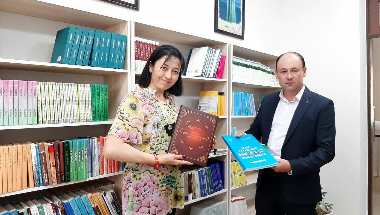 Milliy markaz tomonidan Mehribonlik uyiga kitoblar topshirildi