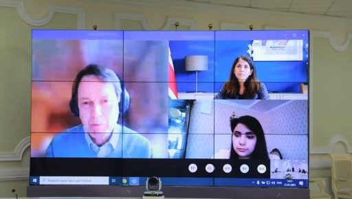 Britaniyaning inson huquqlari bo'yicha elchisi bilan suhbat
