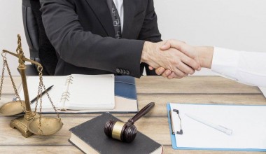 Қандай ҳолатларда фуқароларга давлат томонидан юридик ёрдам кўрсатилади?