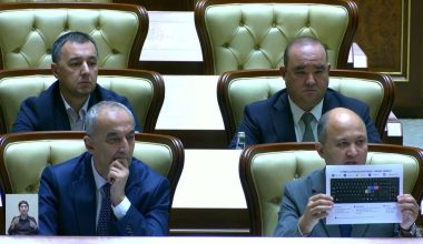 Лотин ёзувига асосланган ўзбек алифбосини такомиллаштиришга қаратилган қонун маъқулланди