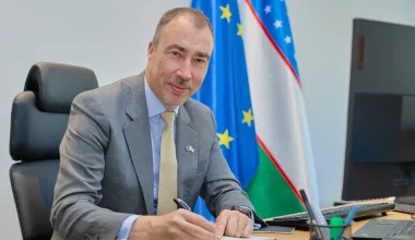 «Демократия ҳеч қачон тўлалигича тайёр маҳсулот бўлолмайди». ЕИнинг Ўзбекистондаги элчиси — замонавий демократиялар дуч келаётган муаммолар ҳақида