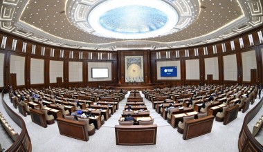 Senat yalpi majlisida inson huquqlari va qonuniy manfaatlarini ta’minlashga qaratilgan 10 ta qonun ko‘rib chiqildi