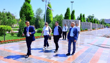 Делегация из Казахстана посетила мемориальный комплекс 
