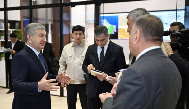 Президентимиз Олмалиқ кон-металлургия комбинатининг Рақамлаштирилган бошқарув марказида бўлди