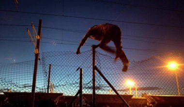 Britaniya noqonuniy migratsiyaga qarshi kurashga jiddiy kirishmoqchi