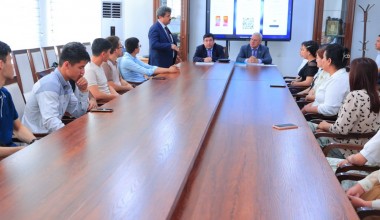 Milliy markaz vakillari  Urganch yoshlari bilan uchrashdi