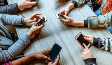 QO‘L TELEFONI – SIGARET  EMAS,  SIZ HAM UNING KASHANDASIGA AYLANMANG