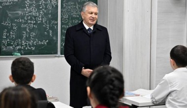 Prezident oilaviy bolalar uyida bo‘ldi va poytaxt faollari bilan yig‘ilish o‘tkazdi