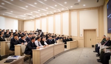 Академик ва ёшлар учрашуви