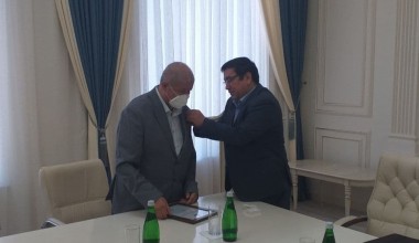 FAXRLI MUKOFOT MUBORAK BO‘LSIN