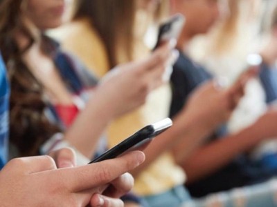 Avstraliyada besh million nafar bolalar va o'smirlarning akkaunti o'chirildi